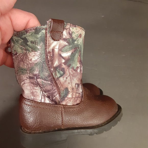 HEALTHTEX Faux Leather/Realtree Camo Boots Velcro/side closure. Like New Size 4C - Picture 7 of 12